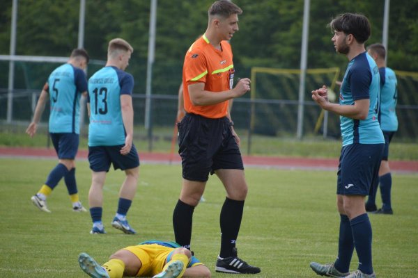 Piłkarskie derby powiatu grójeckiego. Mazowsze Grójec - KS Warka 1:2