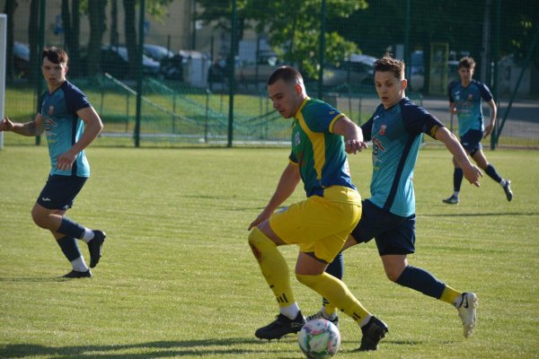 Piłkarskie derby powiatu grójeckiego. Mazowsze Grójec - KS Warka 1:2