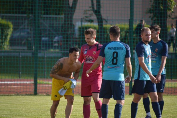Piłkarskie derby powiatu grójeckiego. Mazowsze Grójec - KS Warka 1:2
