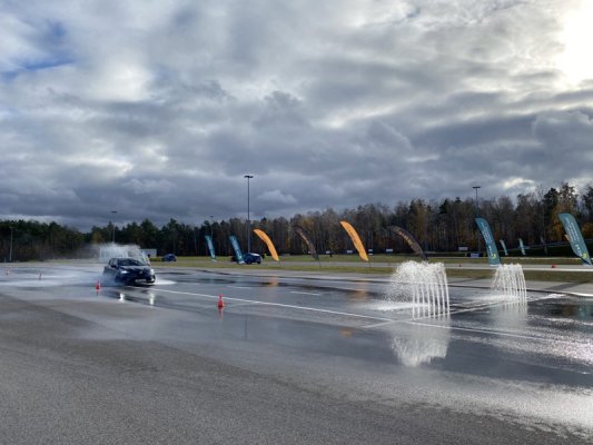 Nawet 2400 kierowców skorzysta ze szkoleń na Torze Modlin