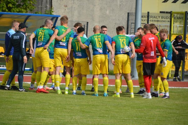 Piłkarskie derby powiatu grójeckiego. Mazowsze Grójec - KS Warka 1:2