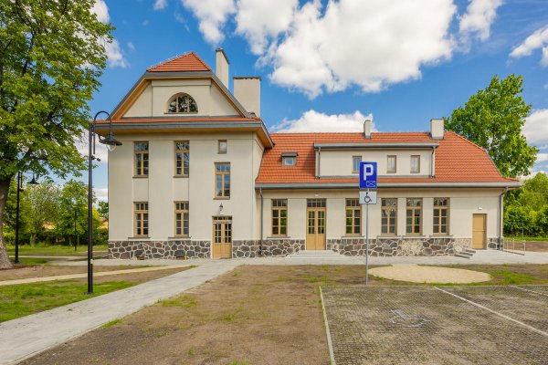 Tak po remoncie wygląda dawny dworzec kolejki wąskotorowej w Grójcu