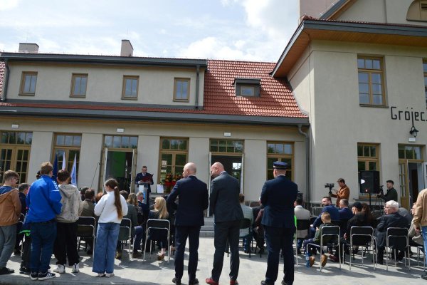 Budynek dawnego dworca kolejki wąskotorowej w Grójcu oficjalnie otwarty po rewitalizacji