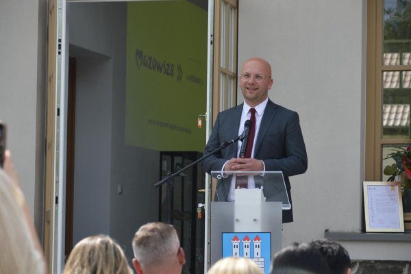 Budynek dawnego dworca kolejki wąskotorowej w Grójcu oficjalnie otwarty po rewitalizacji
