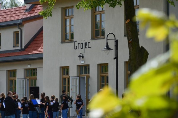 Budynek dawnego dworca kolejki wąskotorowej w Grójcu oficjalnie otwarty po rewitalizacji