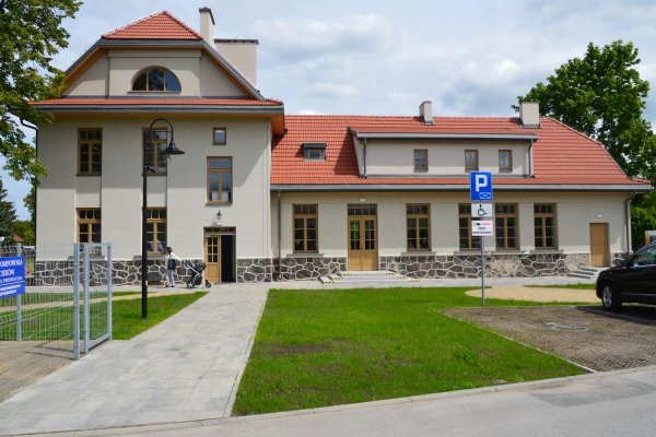 Budynek dawnego dworca kolejki wąskotorowej w Grójcu oficjalnie otwarty po rewitalizacji