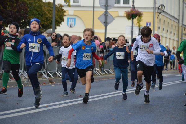 Setki biegaczy na ulicach Grójca, czyli Grójecka Dycha 2025