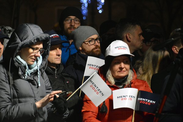 Sławomir Mentzen w Grójcu. Tłumy na spotkaniu z kandydatem na prezydenta