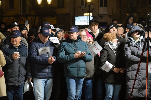 Sławomir Mentzen w Grójcu. Tłumy na spotkaniu z kandydatem na prezydenta