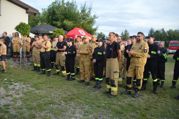 Nowy samochód strażacki w OSP Mirowice