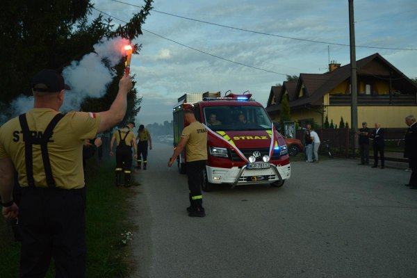 Nowy samochód strażacki w OSP Mirowice
