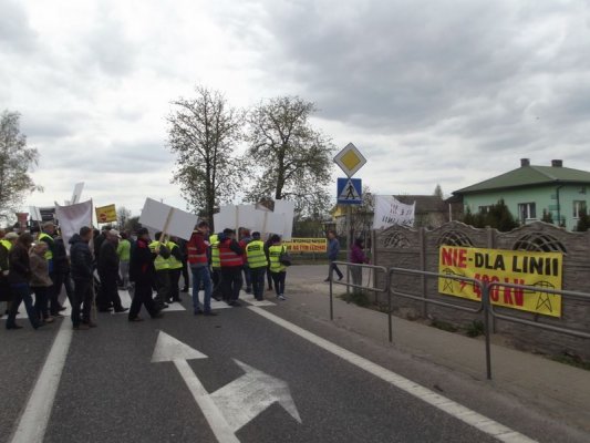 Protest mieszkańców gminy Pniewy przeciwko przebiegowi linii 400kV Kozienice – Ołtarzew