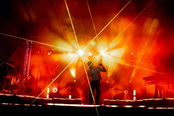 Koncert Oskara Cymsa na Święcie Kwitnących Jabłoni 2026 w obiektywie Pauliny Dzikowskiej