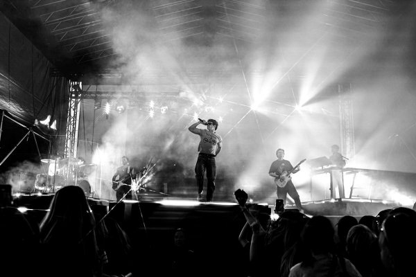 Koncert Oskara Cymsa na Święcie Kwitnących Jabłoni 2026 w obiektywie Pauliny Dzikowskiej