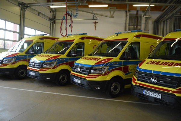 Zaprezentowano nowy sprzęt dla strażaków i ratowników medycznych z Powiatu Grójeckiego