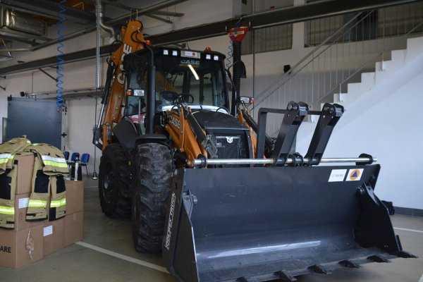 Zaprezentowano nowy sprzęt dla strażaków i ratowników medycznych z Powiatu Grójeckiego