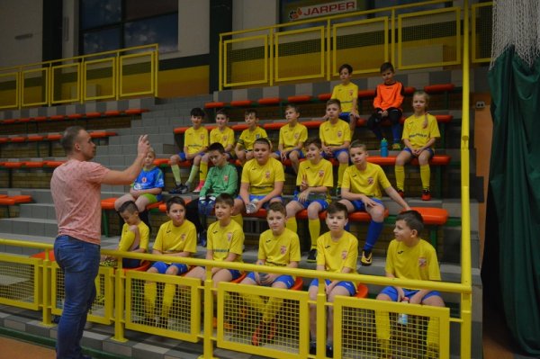 Świąteczny turniej dla najmłodszych grup piłkarzy GKS Mazowsze Grójec