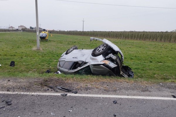 O krok od tragedii na drodze! W akcji śmigłowiec Lotniczego Pogotowia Ratunkowego