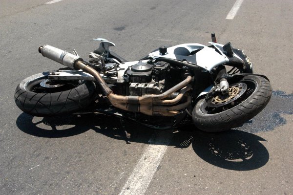 Dwa groźne zdarzenia w centrum Grójca. Policja apeluje do motocyklistów