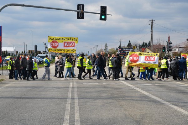 Zablokowali drogę krajową nr 50! Mieszkańcy protestowali przeciwko dwóm wariantom OAW