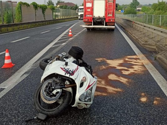 Wypadek motocyklisty na wiadukcie. Próbował uniknąć zderzenia