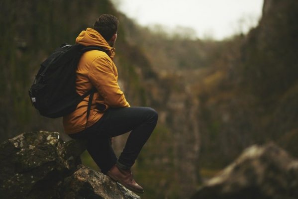 Joggery, baggy, czy slim fit – co wybrać na zimę?