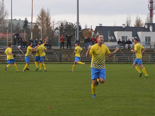 Udany pościg za Siennem. W środę derby w Warce