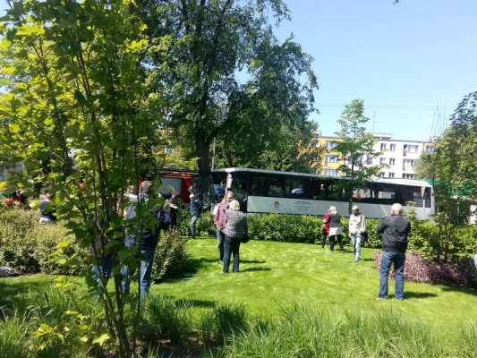 Autobus uderzył w drzewo. Nie żyje 55-letni kierowca PKS Grójec