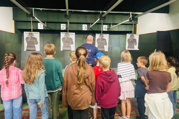 Uczniowie 2 klasy z wizytą w Komendzie Powiatowej Policji w Grójcu
