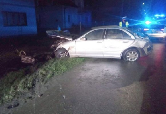 Kierowca mercedesa spowodował wypadek i uciekł