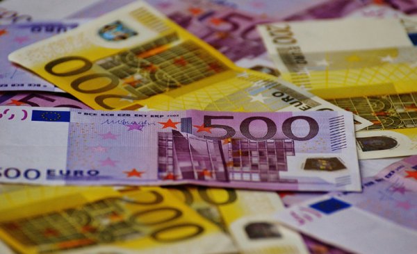 Kredyt a pożyczka - najważniejsze różnice, które trzeba znać