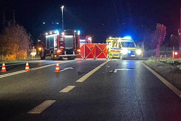 Tragiczny wypadek na DK50 w gminie Chynów. Nie żyje dwoje pieszych 