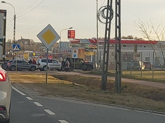 Rosyjska inwazja: Gigantyczne kolejki na stacje benzynowe w Grójcu