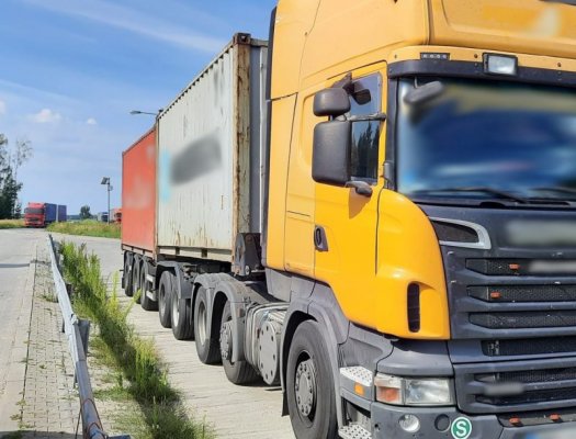 Przewoził dwa kontenery z Gdańska do Grójca. Ważył 62,6 ton zamiast dopuszczalnych 40