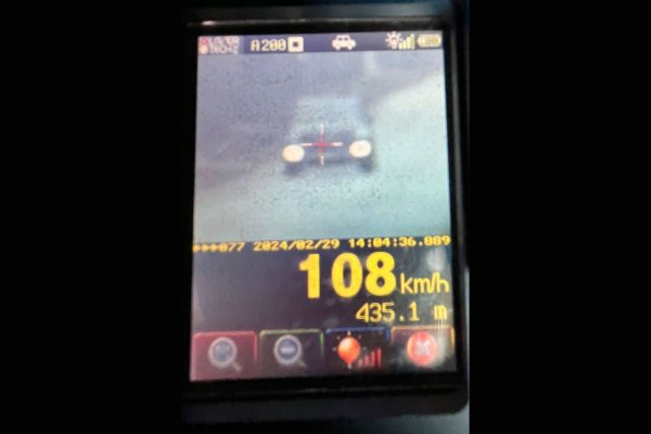 Policjanci z grupy SPEED zatrzymali mercedesa, a jego kierowca stracił prawo jazdy 