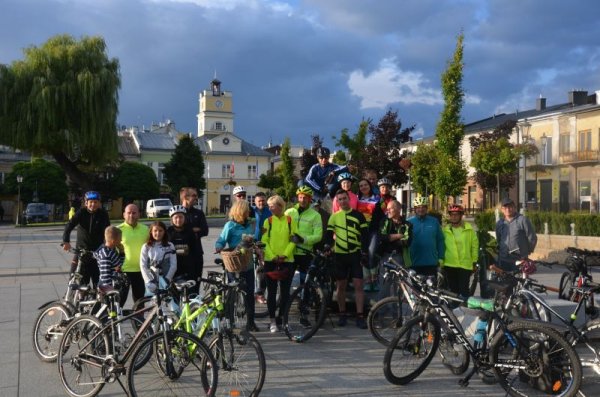 Wykręcili 325 550 kilometrów. Zdobyli dla Grójca pieniądze na wiatę rowerową