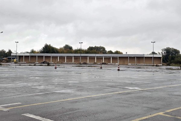 Co z dawnym sklepem Tesco w Grójcu? Znamy plany  