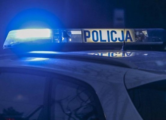 Wjechał do rowu. Był pijany i poszukiwany