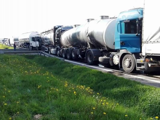 Bikówek. Kraksa czterech tirów na 