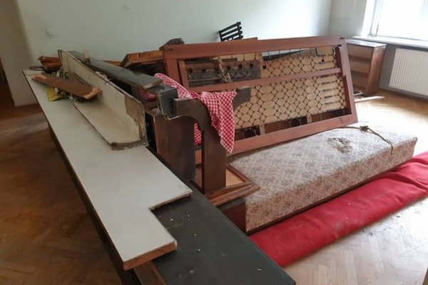 Stare meble, gabaryty i niepotrzebne rzeczy – jak szybko opróżnić mieszkanie w Warszawie?  