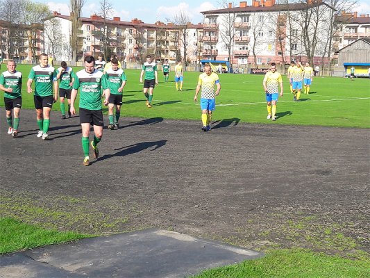 Remis na trudnym terenie w Jedlni-Letnisko