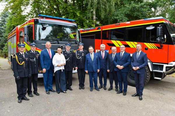 Dwa nowe wozy strażackie w prezencie na 100-lecie OSP Lewiczyn