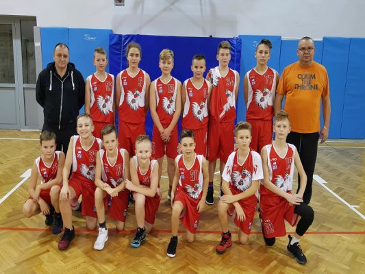 Koszykarki i koszykarze z Grójca uczcili 100-lecie Niepodległości Polski
