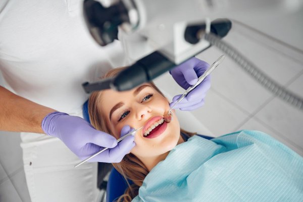 Stomatologia estetyczna w Warszawie: jakie zabiegi cieszą się popularnością w stolicy? 