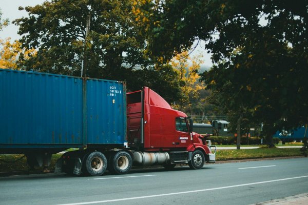 Jak zorganizować transport materiałów budowlanych w Warszawie