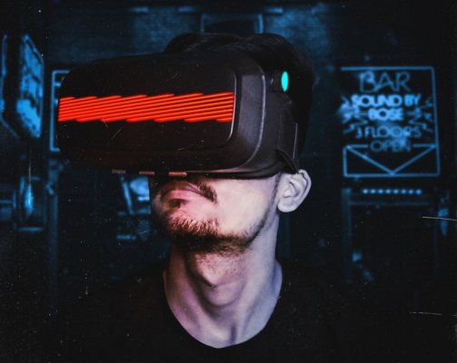 Podróżowanie za pomocą AR, VR – czy to ma sens?
