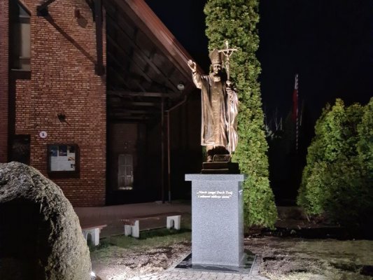 Nowy pomnik św. Jana Pawła II w Grójcu