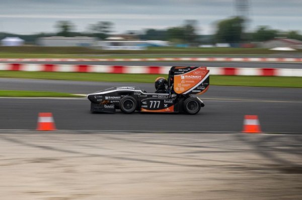 Prestiżowe zawody dla młodych inżynierów na Autodromie Słomczyn