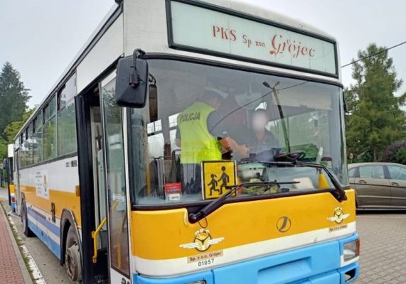 Grójeccy policjanci kontrolują gimbusy