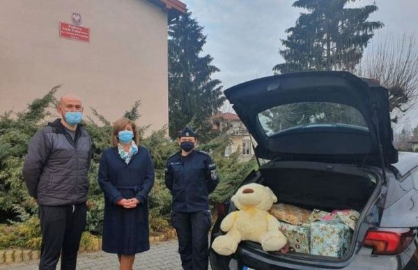 Grójeccy policjanci pomagają na święta